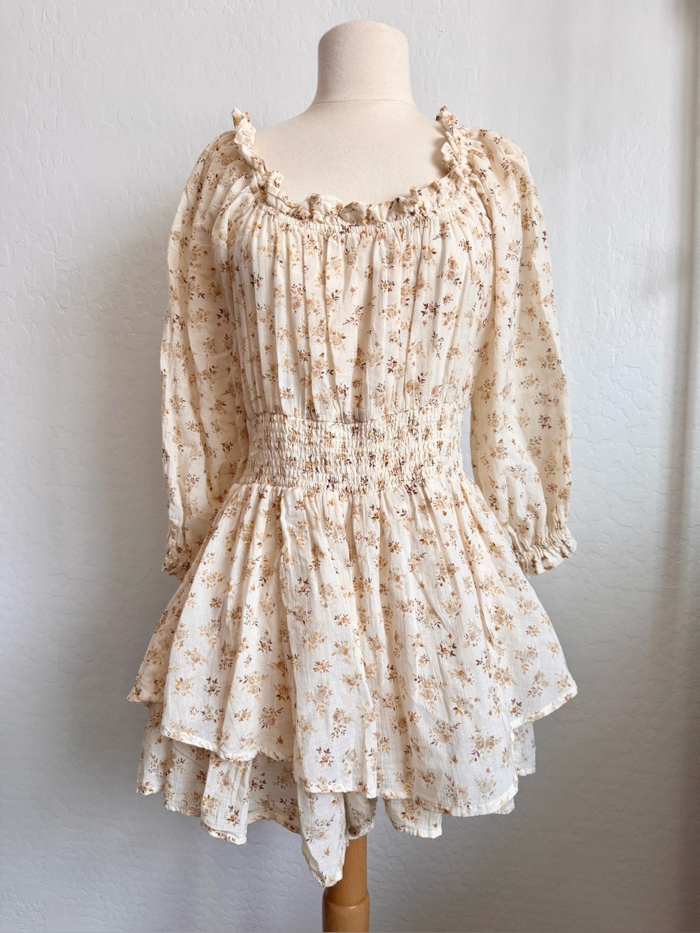 American Eagle Outfitters Cream Floral Tiered Ruffle Short Romper with 3/4 sleev - Picture 8 of 10